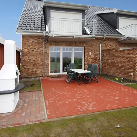 Apartment With Garden